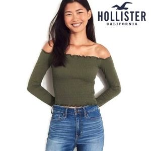 Hollister off the shoulder rouched smock top crop top long sleeve top size small